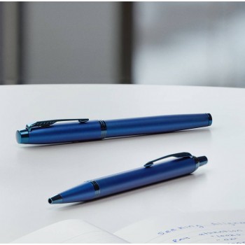 Parker IM Monochrome Blue Plunksnakočio + Tušinuko rinkinys 2172966 + 2172963 dovanų dėžutėje Parker IM Monochrome Blue Plunksnakočio + Tušinuko rinkinys 2172966 + 2172963 dovanų dėžutėje